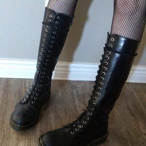 Dr. Martens 1B60 Tall 20 Eye Zip Black Boot Sz 10